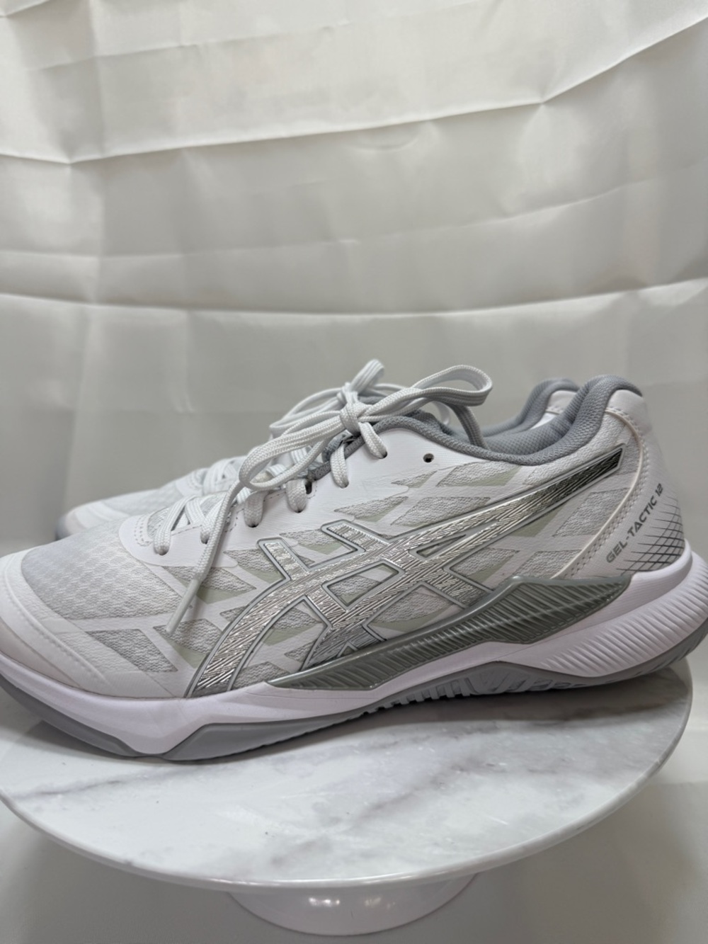 ASICS court/tennis shoe. Like new gel tactic 12 size 10.5